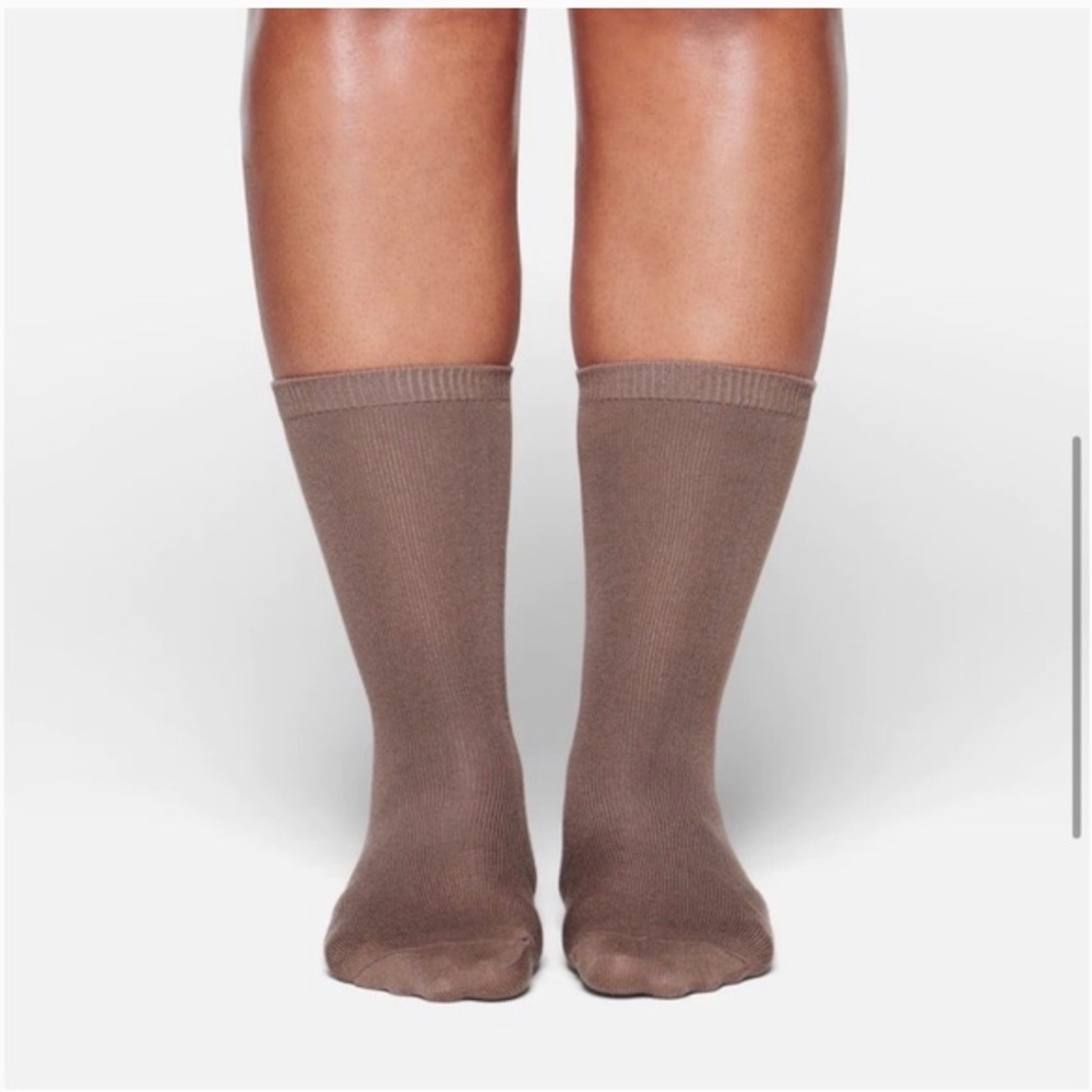 Skims every day midcalf sock Umber